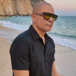 Óculos Geturys – Lente Preta e Armação em Bambu Marrom